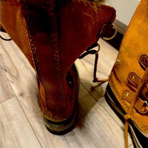 Women’s Joan of Artic Sorel boots. Only worn 3 times. Completely waterproof. S 6